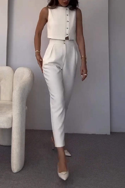 Well Tailored Trousers with a Graceful Silhouette