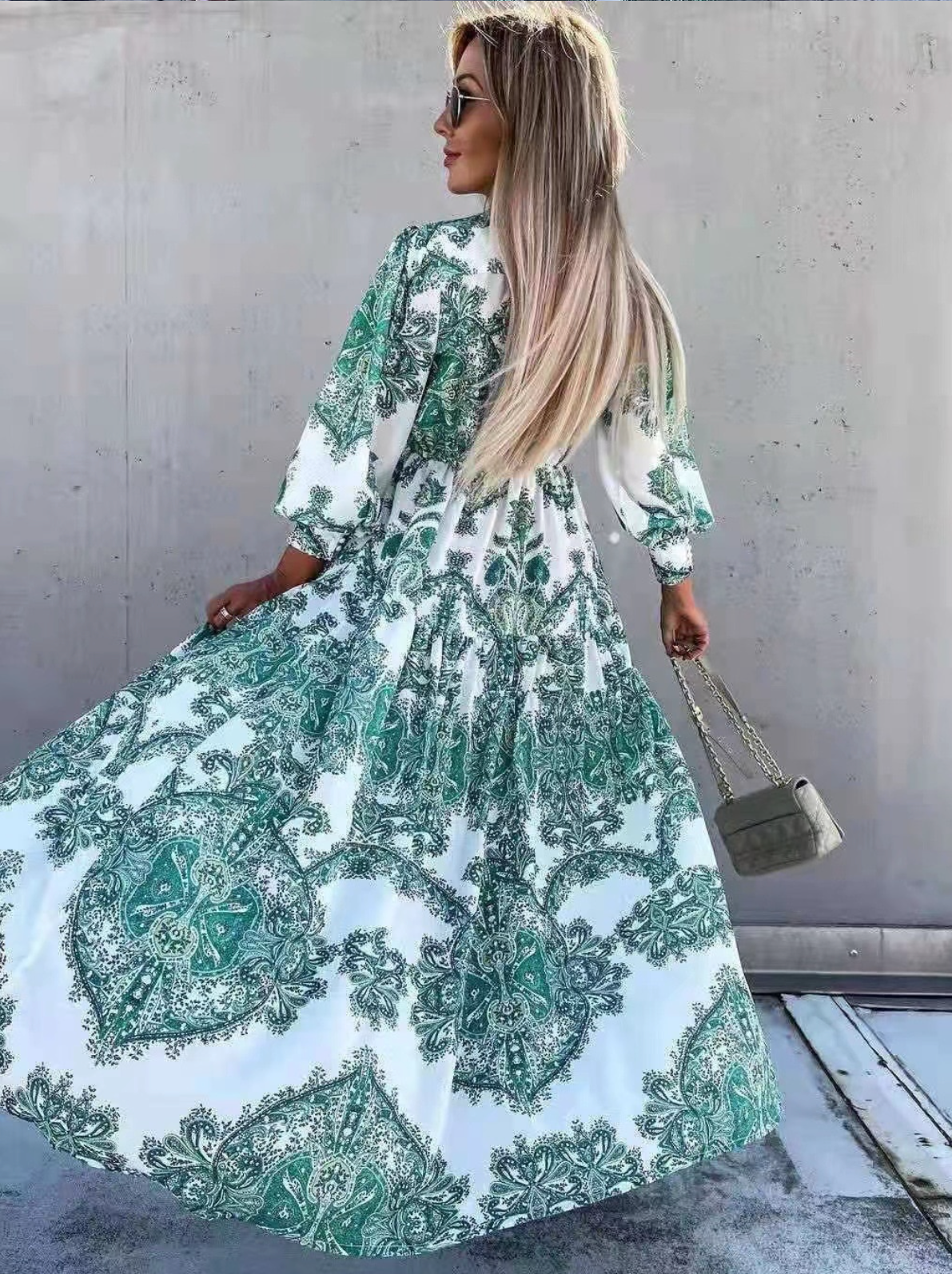 Beautifully Finished Dress in a Timeless Design