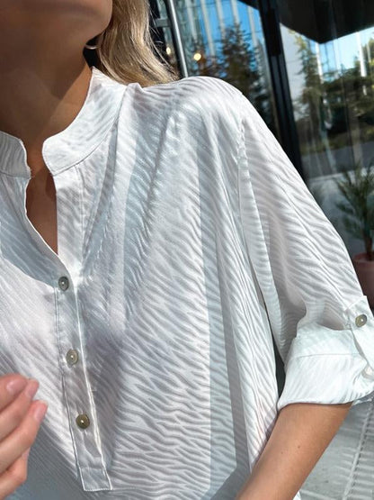 Effortlessly Elegant Shirt with a Timeless Design