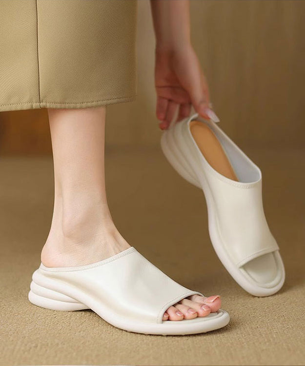 Well Tailored Sandals with a Graceful Silhouette