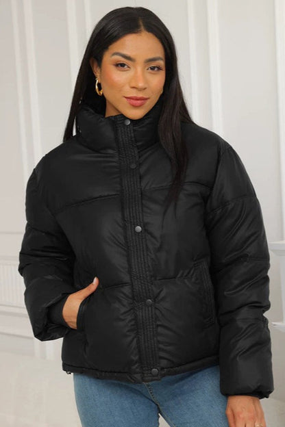 Effortlessly Elegant Jacket with a Timeless Design
