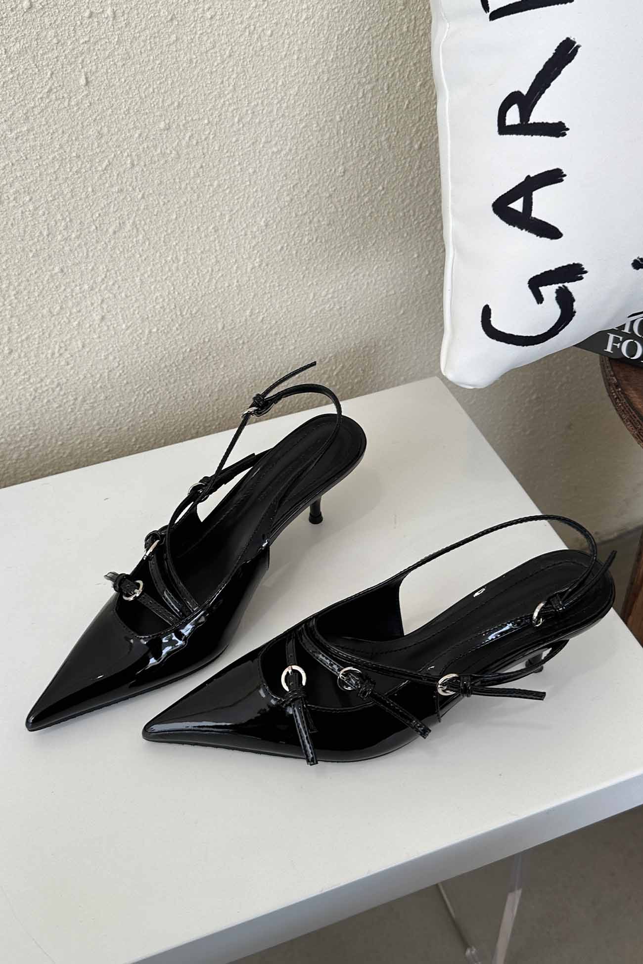 Polished Heels with an Effortless Classic Look