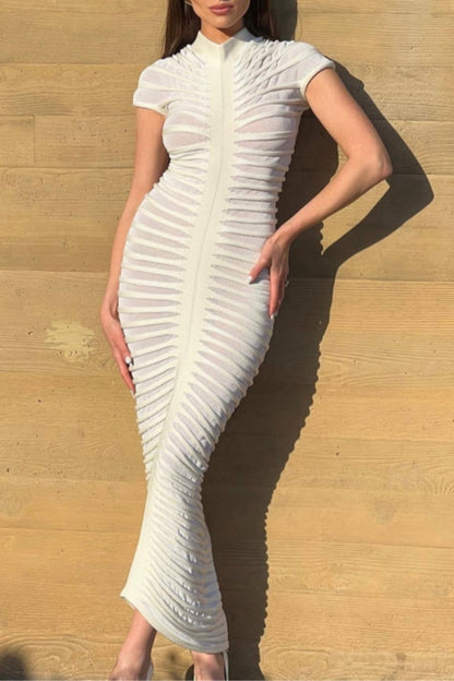 Beautifully Finished Dress in a Timeless Design