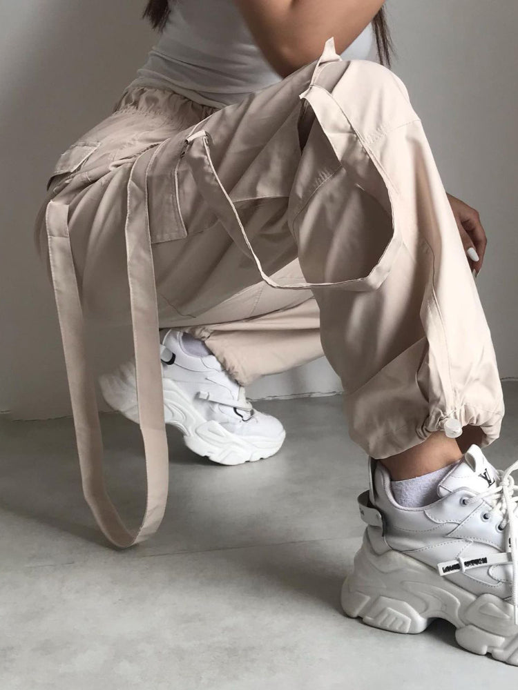 Effortlessly Elegant Pants with a Timeless Design
