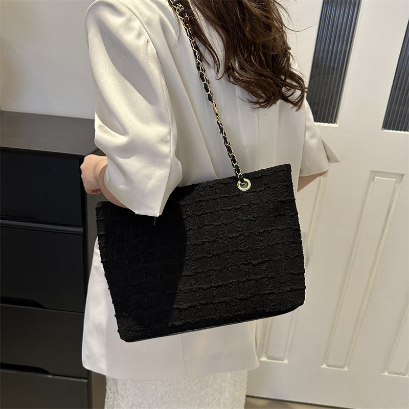 Beautifully Crafted Bag in a Classic Style
