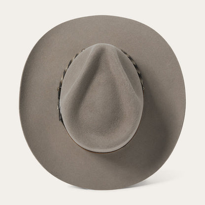 Beautifully Finished Garment in a Timeless Design
