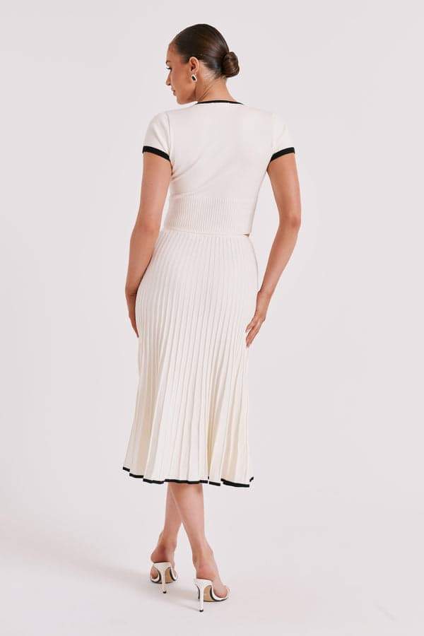 Polished Garment with an Effortless Classic Look