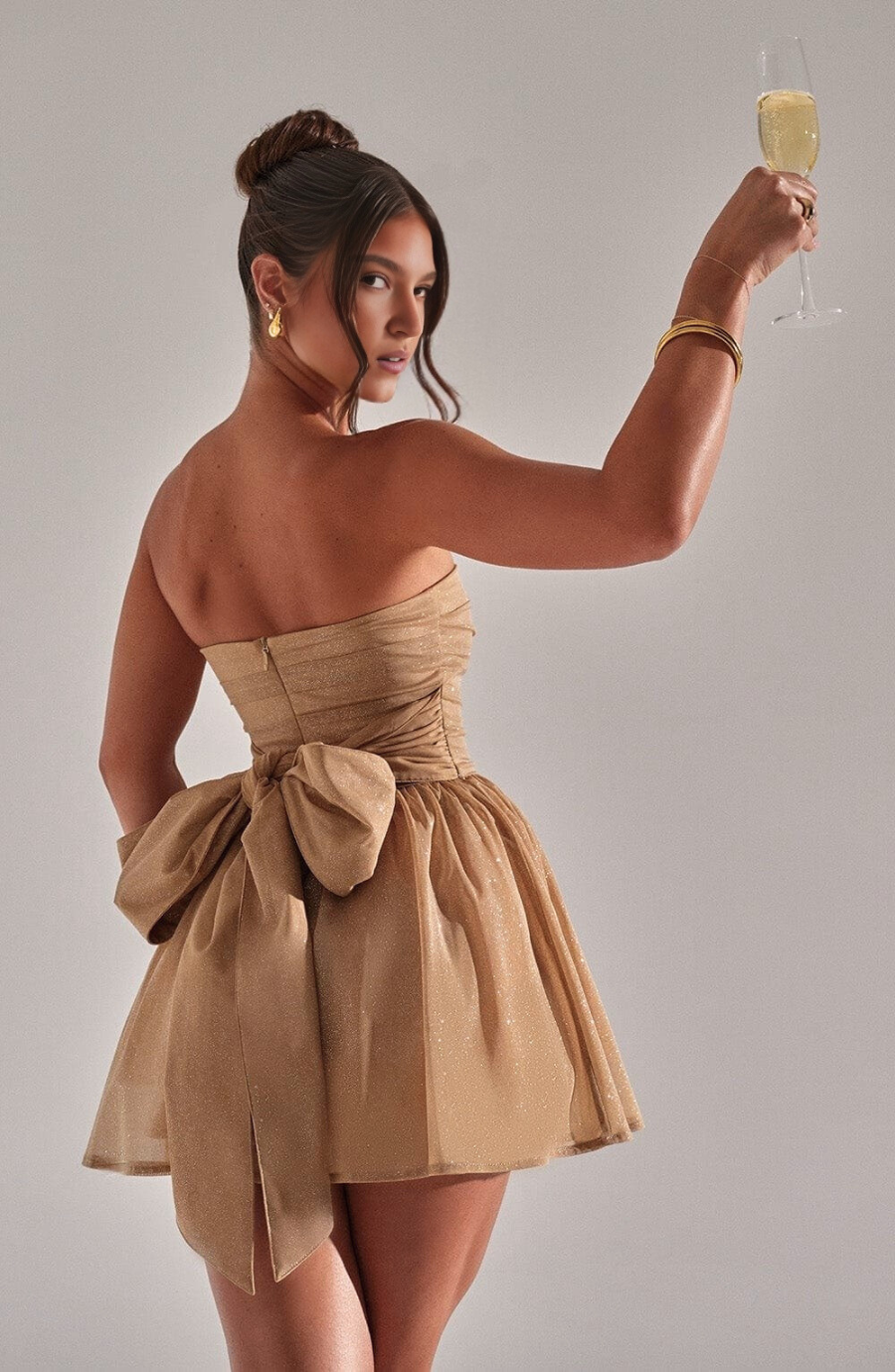Effortlessly Elegant Dress with a Timeless Design