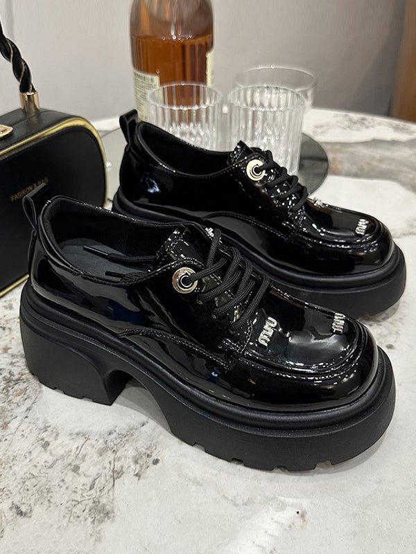 Effortlessly Elegant Shoes with a Timeless Design