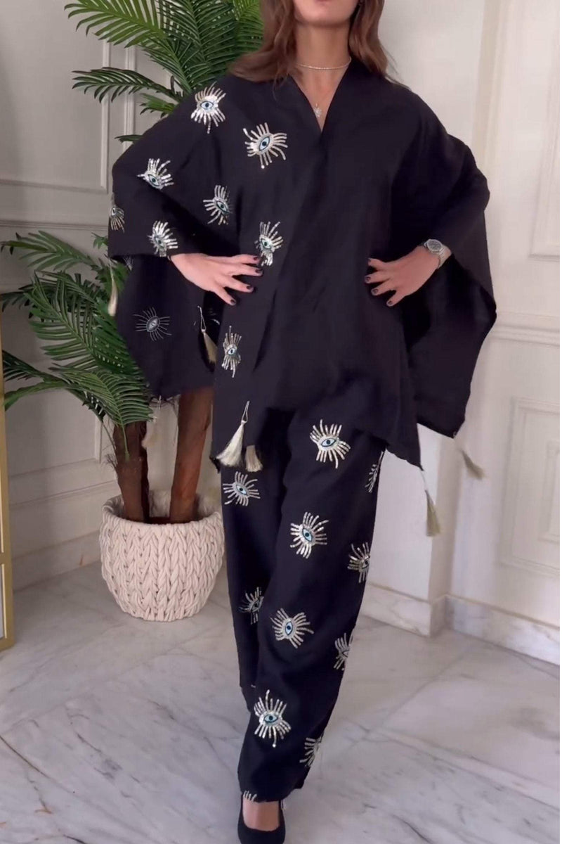 Elegantly Styled Trousers for Everyday Wear