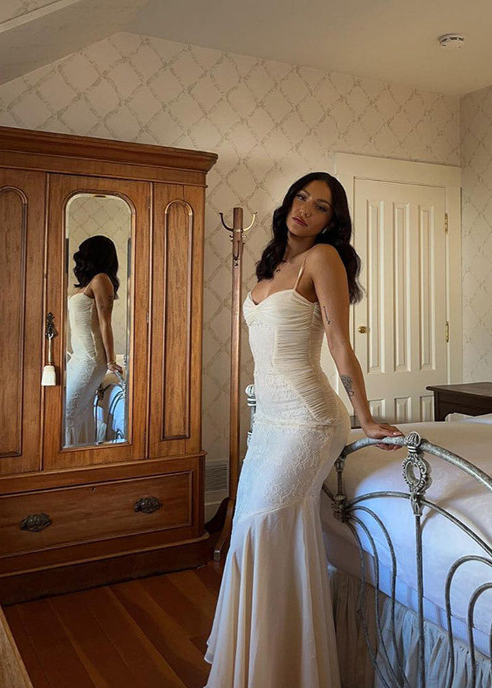 Effortlessly Elegant Garment with a Timeless Design