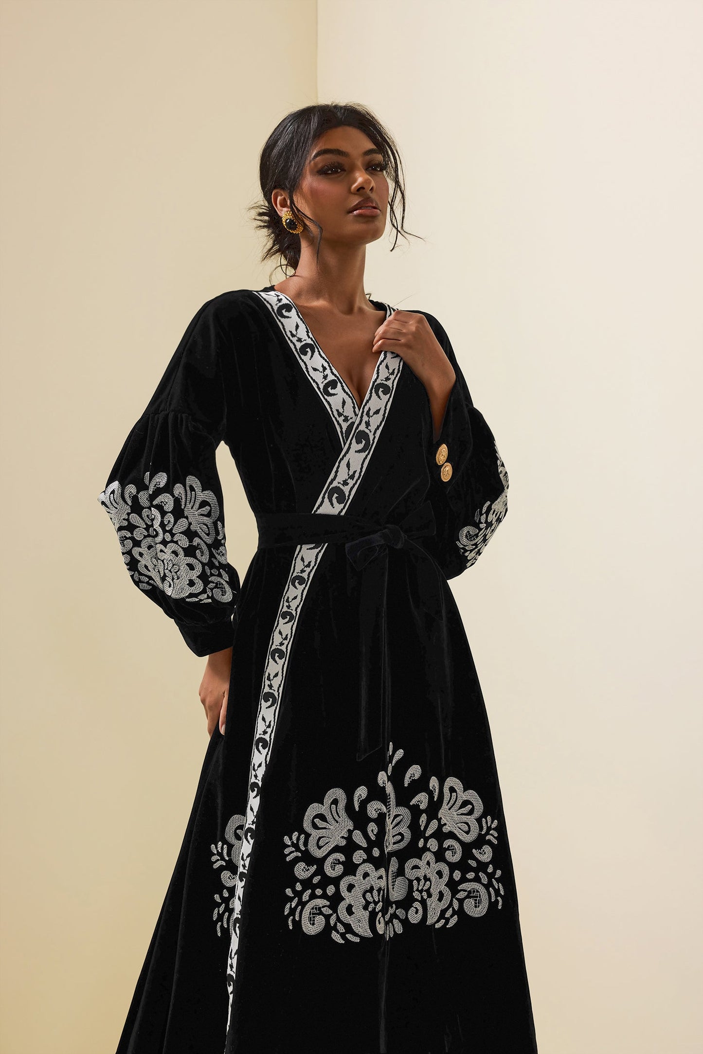 Beautifully Finished Dress in a Timeless Design