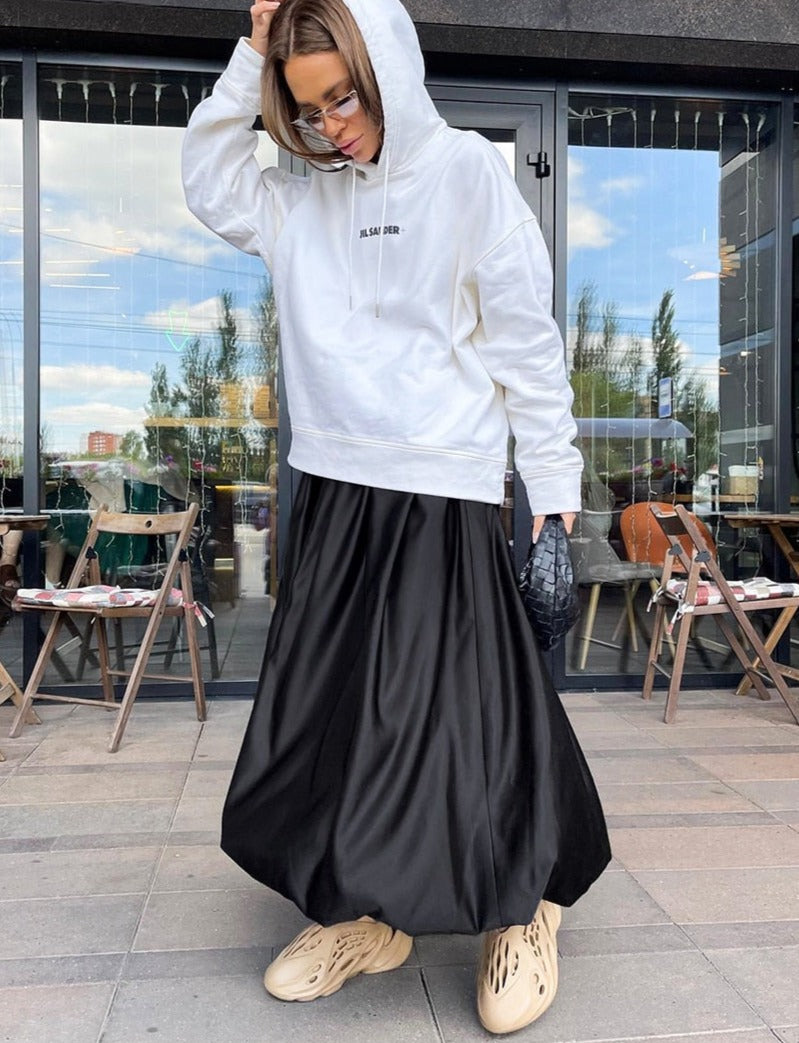 Well Tailored Garment with a Graceful Silhouette