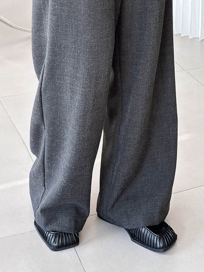 Well Tailored Pants with a Graceful Silhouette