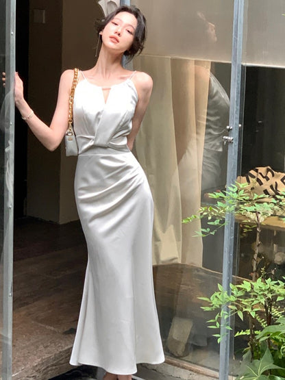 Well Tailored Dress with a Graceful Silhouette