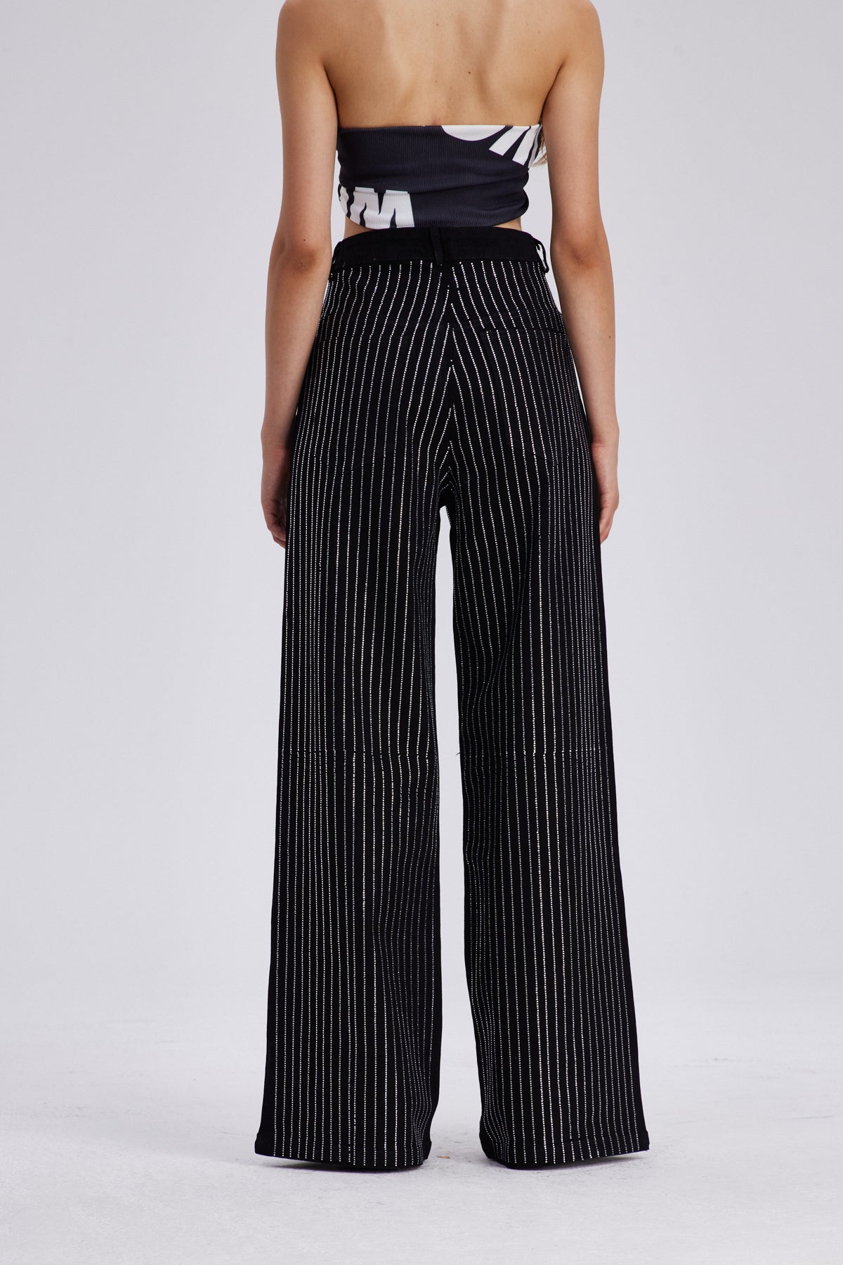 Effortlessly Elegant Garment with a Timeless Design