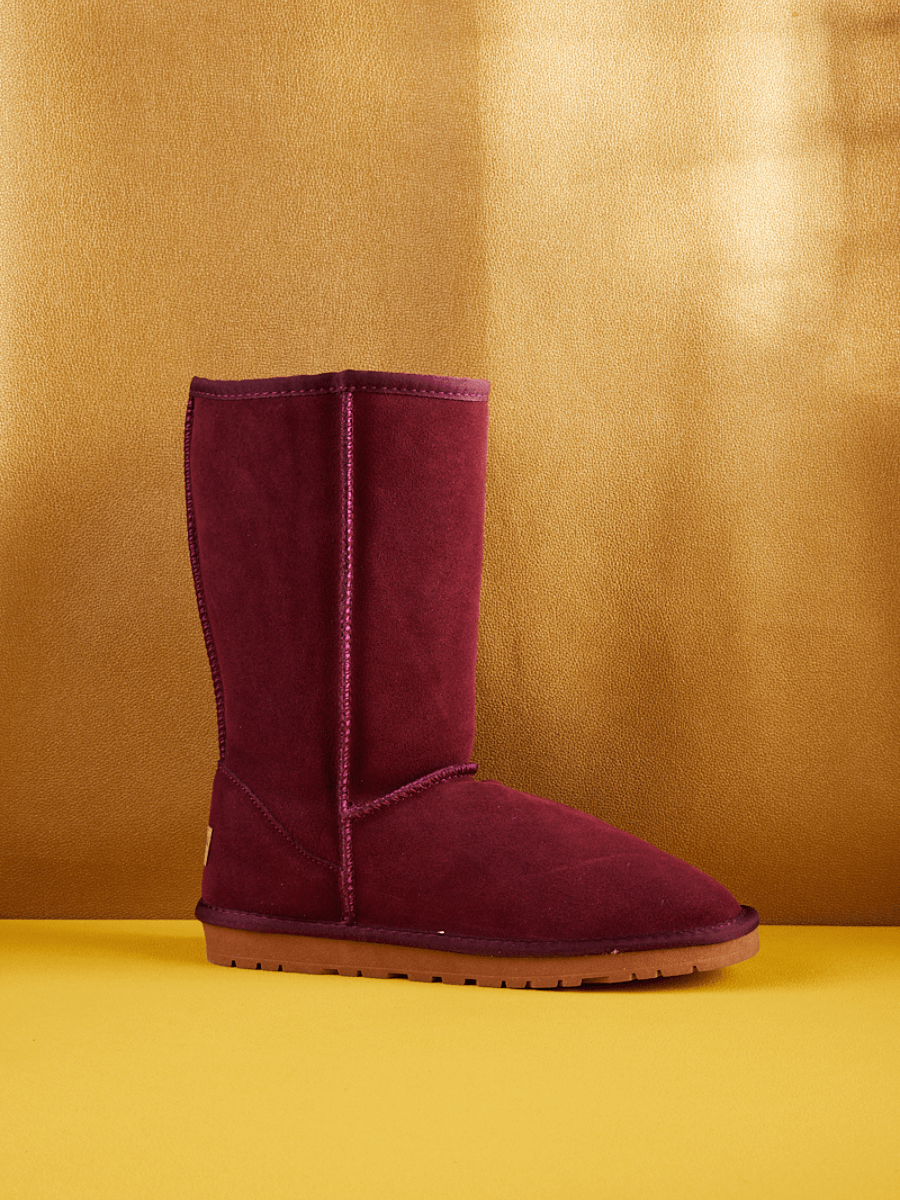 Effortlessly Elegant Boots with a Timeless Design