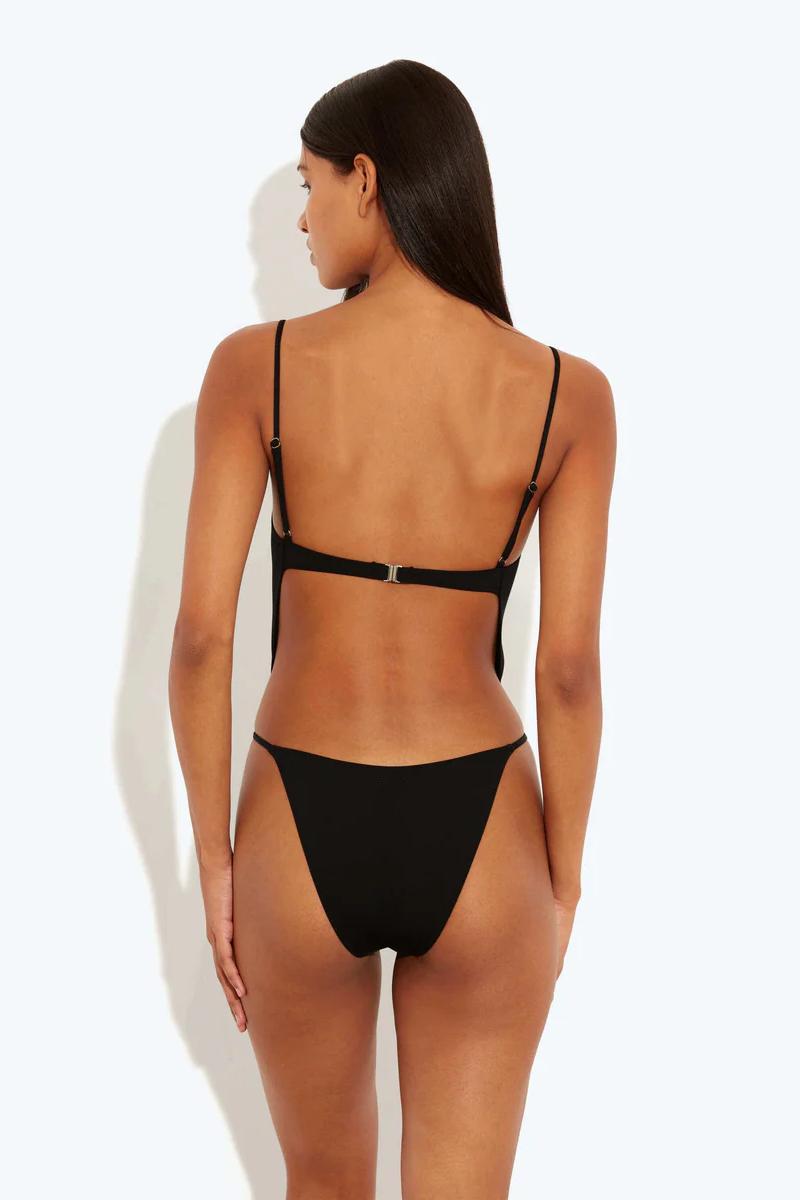 Effortlessly Elegant Swimsuit with a Timeless Design