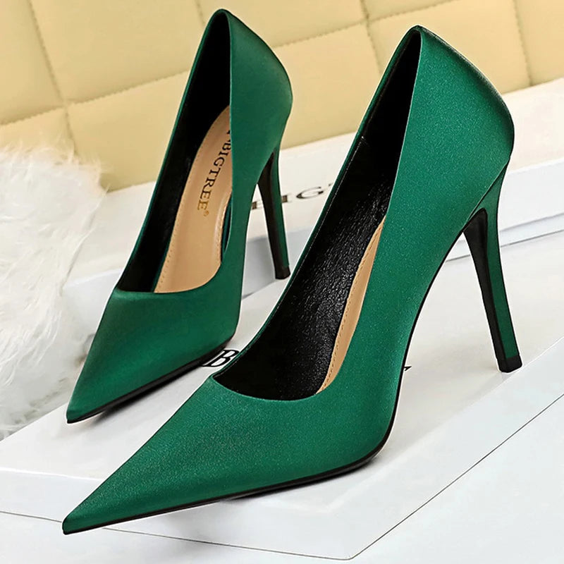 A Vintage Style Shoes with Delicate Timeless Details