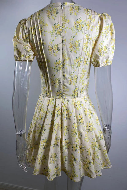 Effortlessly Elegant Dress with a Timeless Design