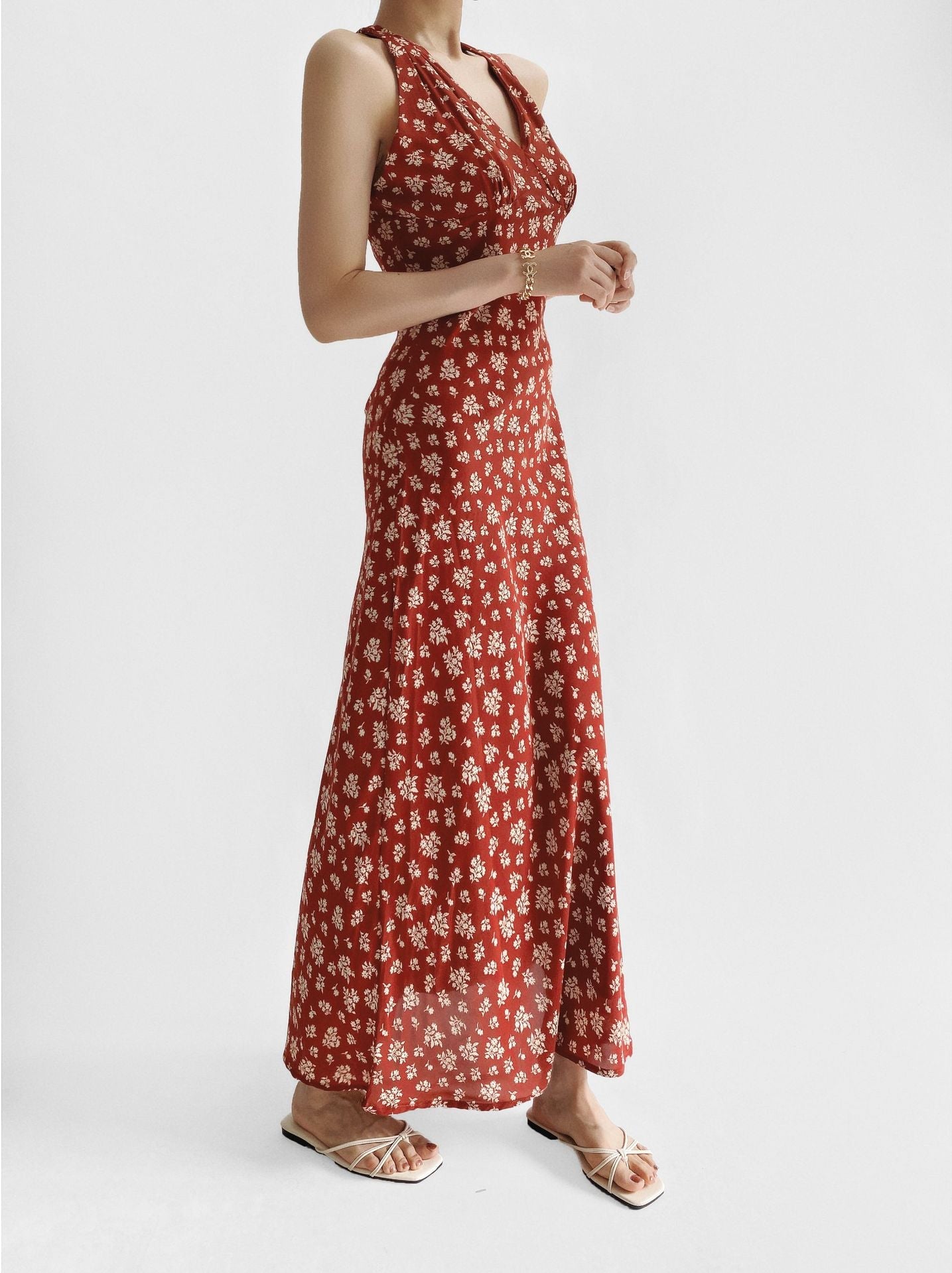 Well Tailored Dress with a Graceful Silhouette