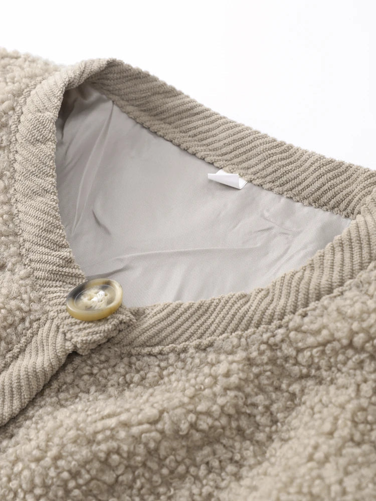 Well Tailored Cardigan with a Graceful Silhouette