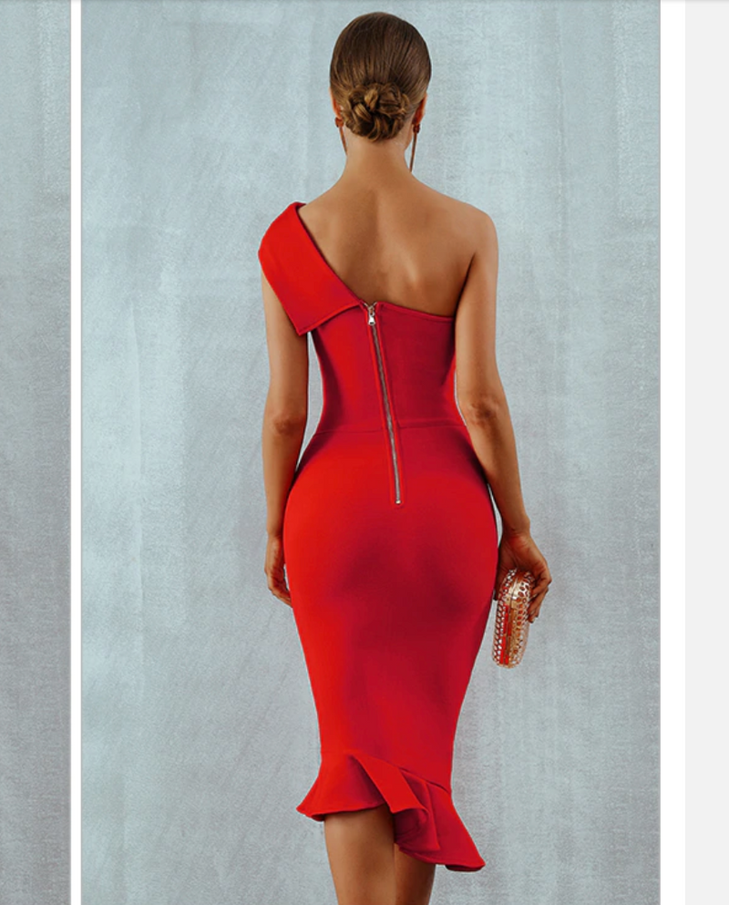 Well Tailored Dress with a Graceful Silhouette