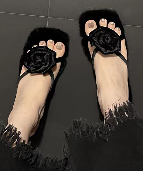 Effortlessly Elegant Heels with a Timeless Design