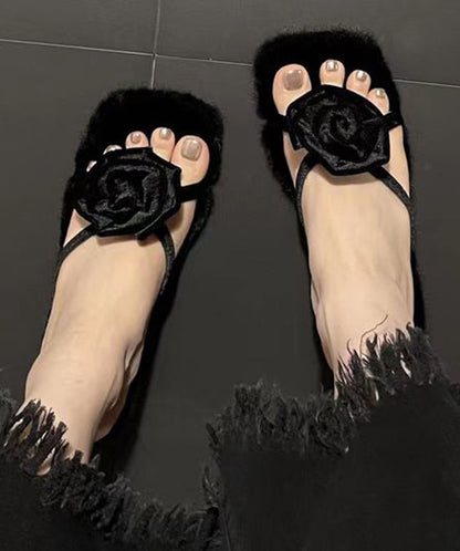 Effortlessly Elegant Heels with a Timeless Design