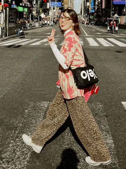 Effortlessly Elegant Pants with a Timeless Design
