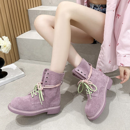 Effortlessly Elegant Boots with a Timeless Design