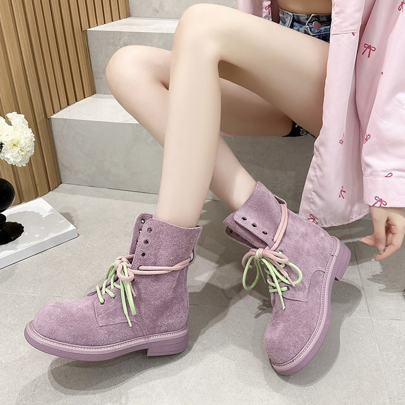 Effortlessly Elegant Boots with a Timeless Design