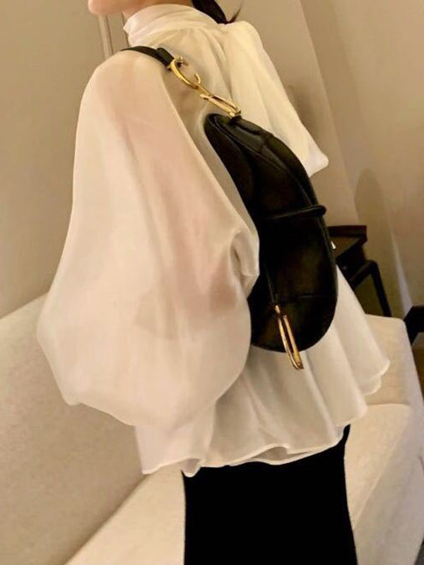 Well Tailored Blouse with a Graceful Silhouette