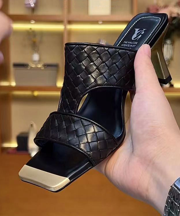 Well Tailored Sandals with a Graceful Silhouette