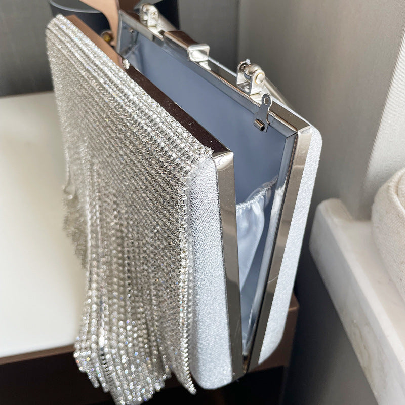 Well Tailored Bag with a Graceful Silhouette