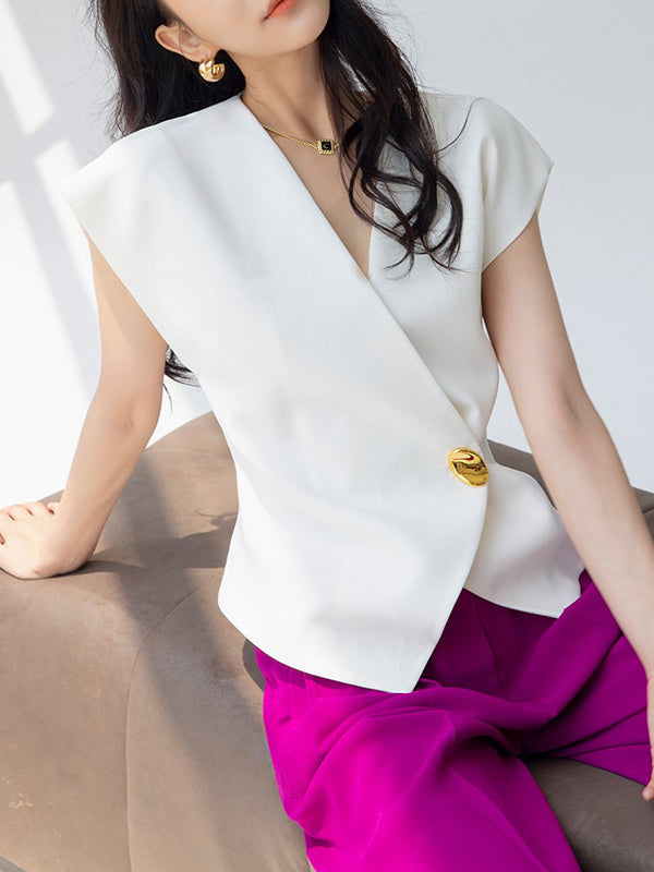 Effortlessly Elegant Top with a Timeless Design