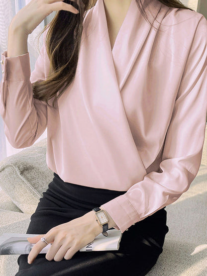 Classic Vintage Blouse with a Flattering Fit