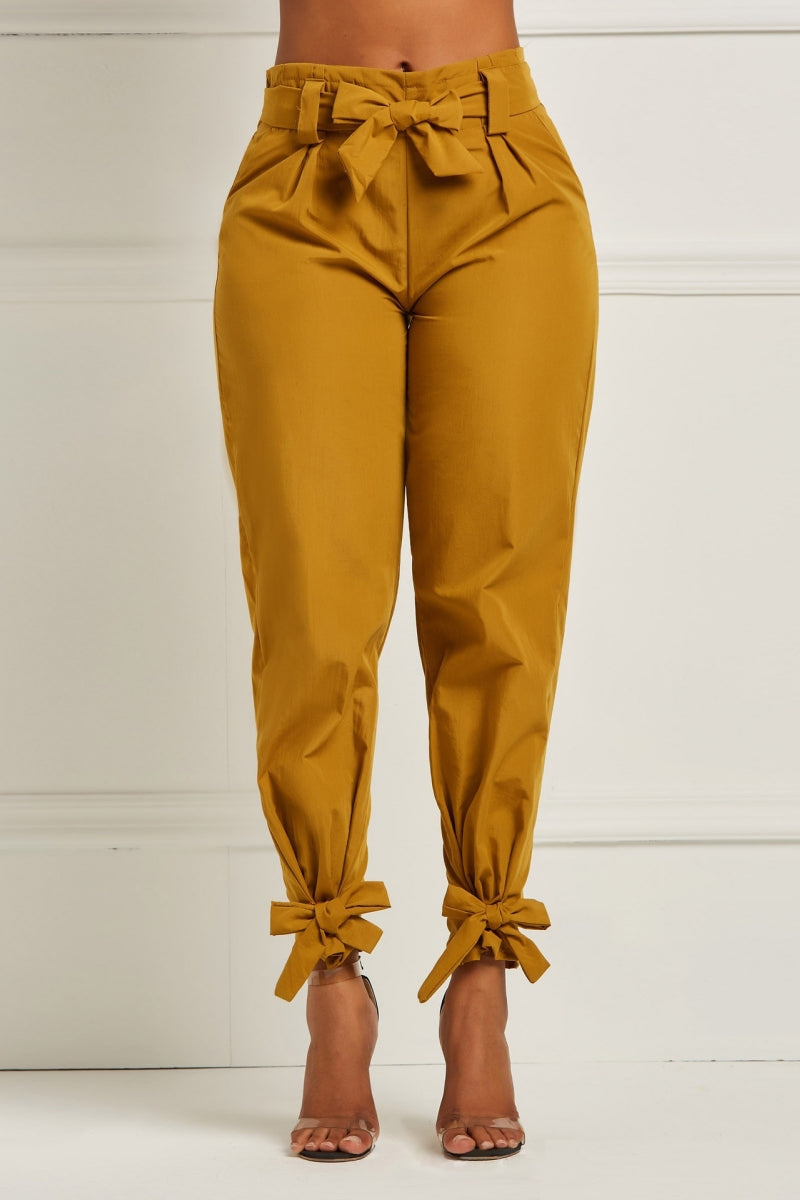 Elegantly Styled Trousers for Everyday Wear