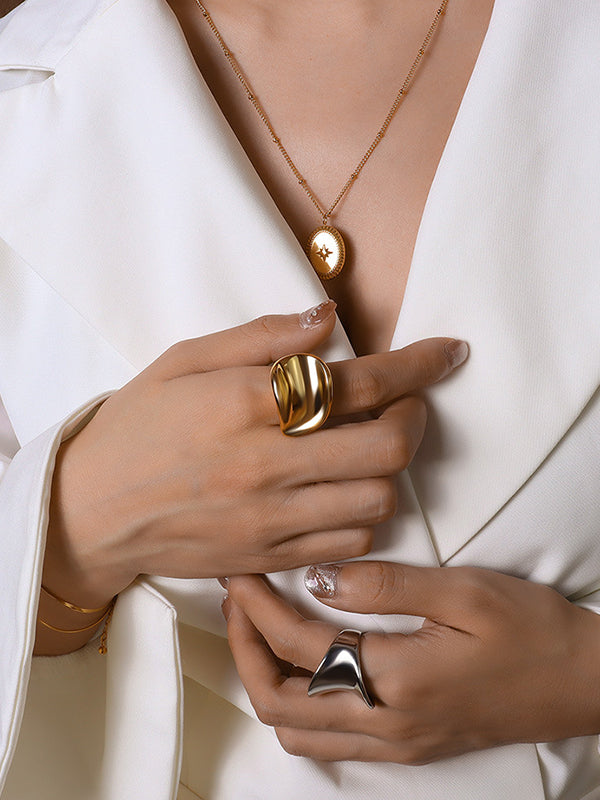Effortlessly Elegant Garment with a Timeless Design