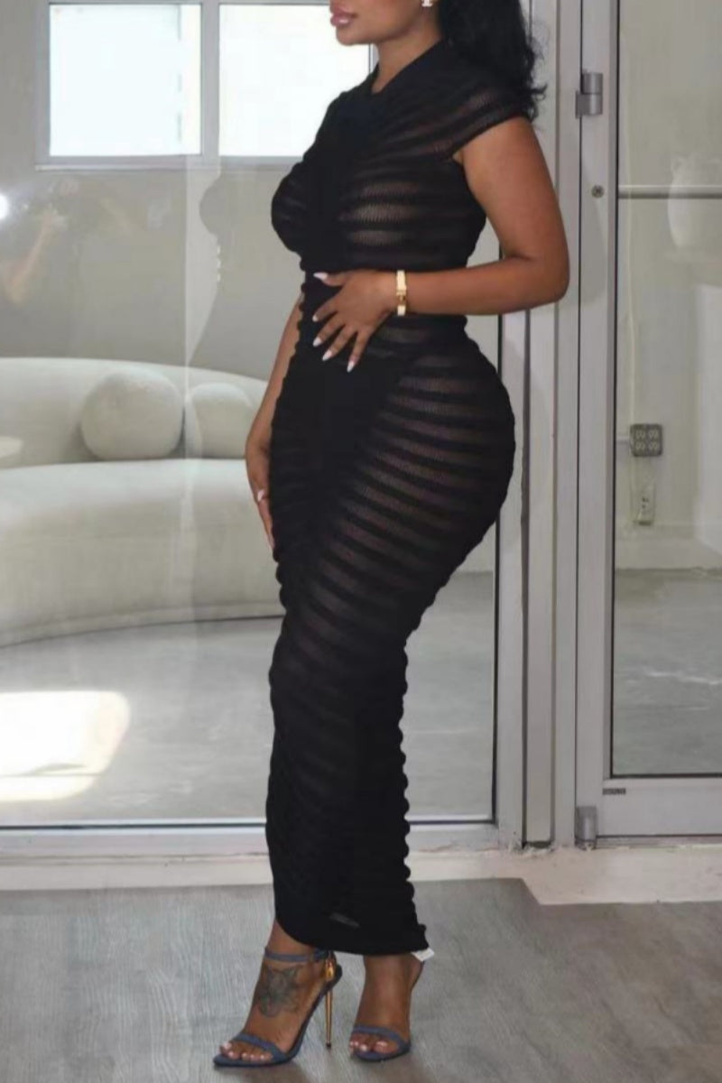 Beautifully Finished Dress in a Timeless Design