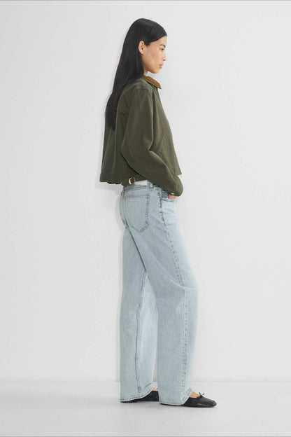 Well Tailored Jacket with a Graceful Silhouette