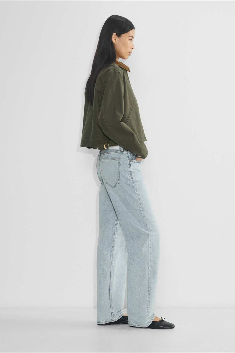 Well Tailored Jacket with a Graceful Silhouette