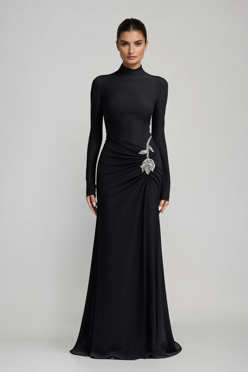 Beautifully Finished Dress in a Timeless Design