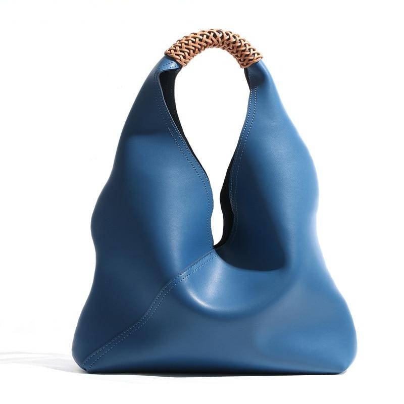Gracefully Styled Bag for Any Occasion