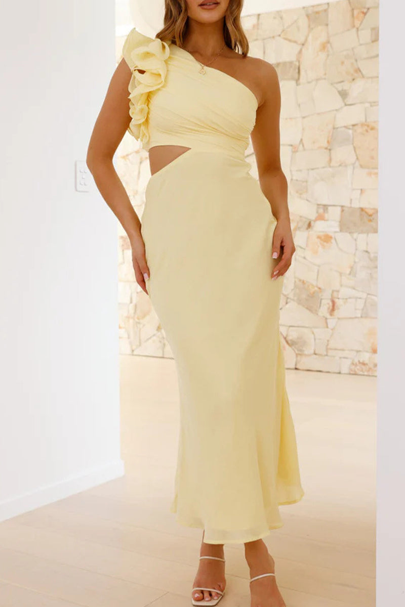 Beautifully Finished Dress in a Timeless Design