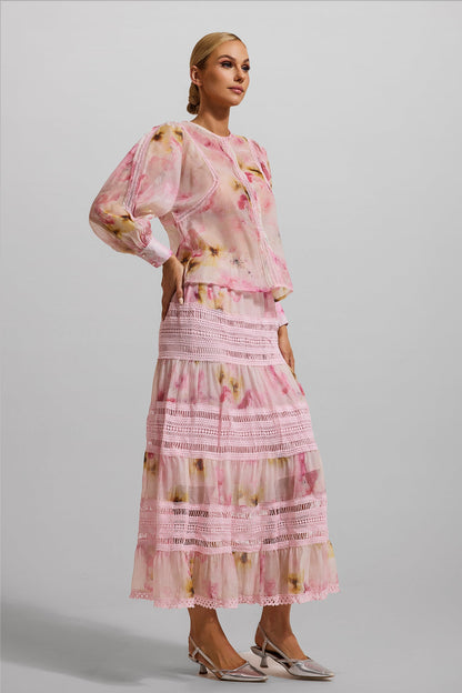 Beautifully Finished Top in a Timeless Design