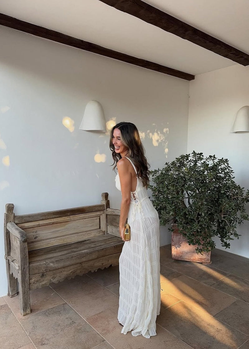 Effortlessly Elegant Dress with a Timeless Design