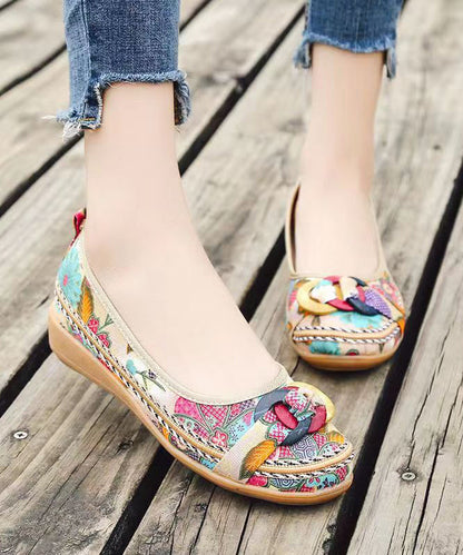 Effortlessly Elegant Heels with a Timeless Design