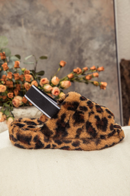 Effortlessly Elegant Sandals with a Timeless Design