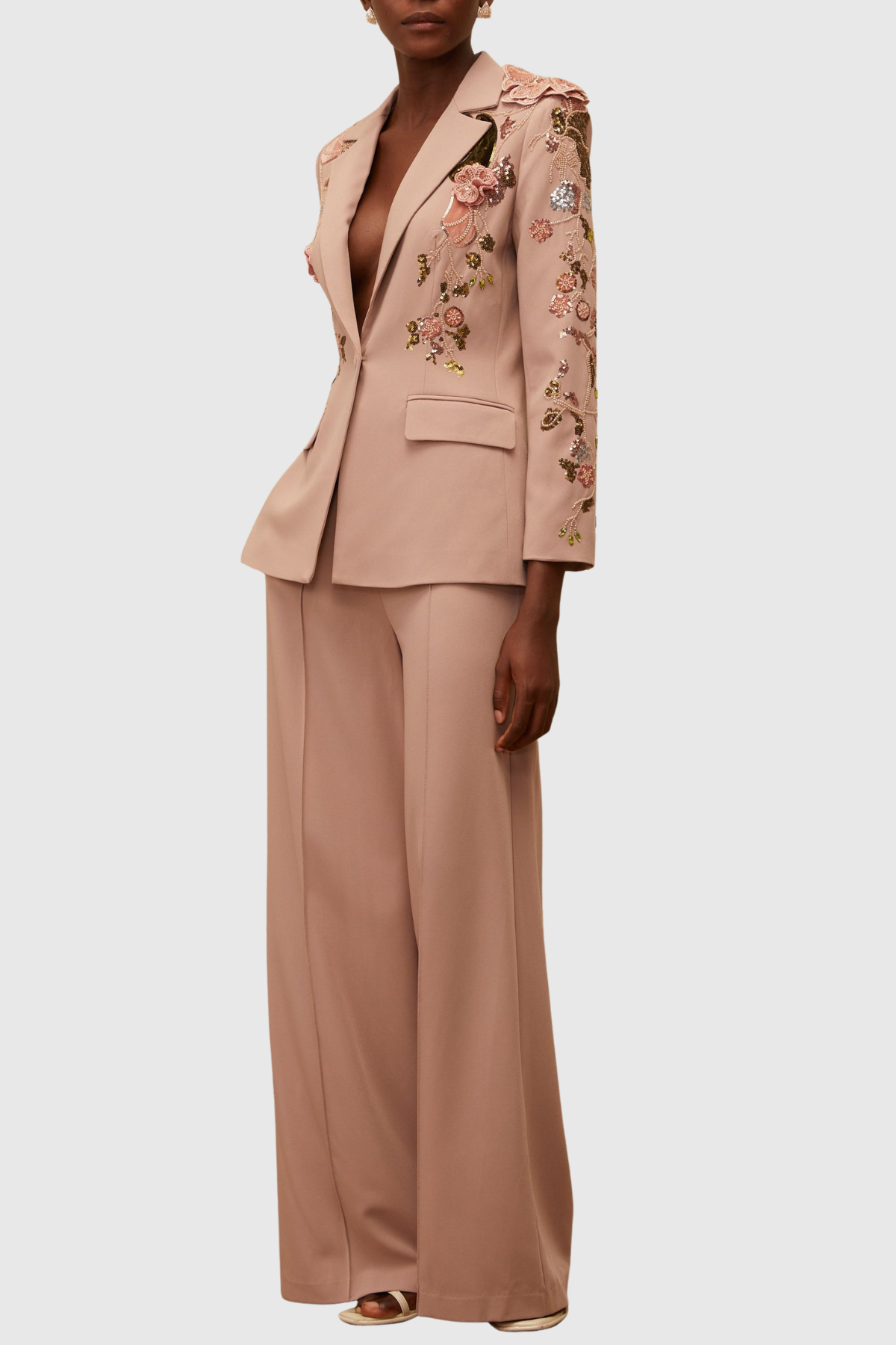 Well Tailored Trousers with a Graceful Silhouette
